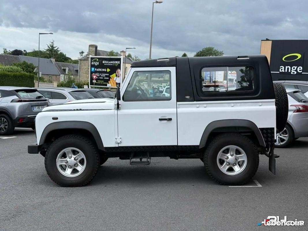 Land Rover Defender Phase 2 Hardtop 2.2 TDCi 122 ch (image 4)