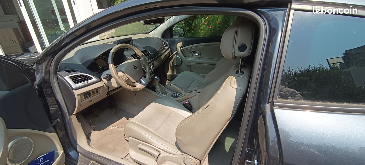Renault megane 3 coupé dci 130 fap eco2 privilège euro 5, 7cv, modèle 2010, diesel, gris métal, intérieur tissu beige (image 3)