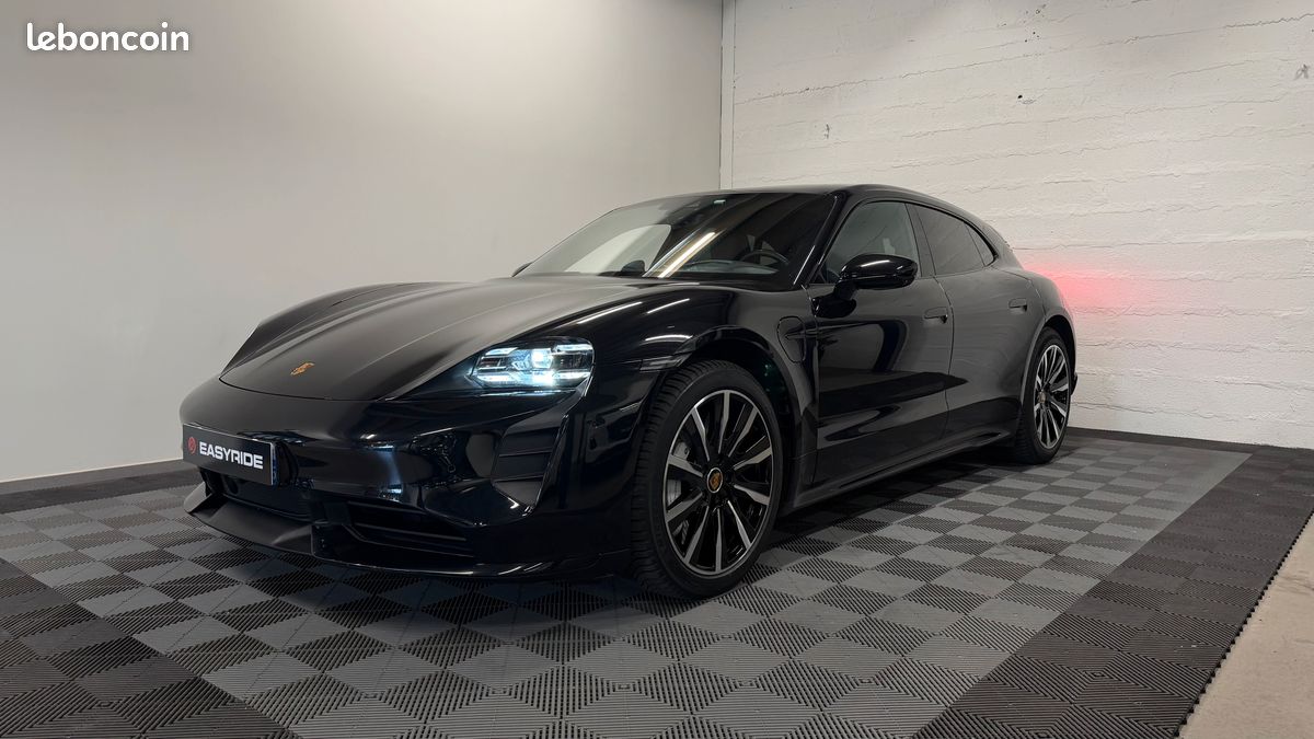 Porsche Taycan Turbo Sport Turismo / ROUE ARRIÈRES DIRECTRICES / SPORT CHRONO / PDCC / BOSE (image 1)