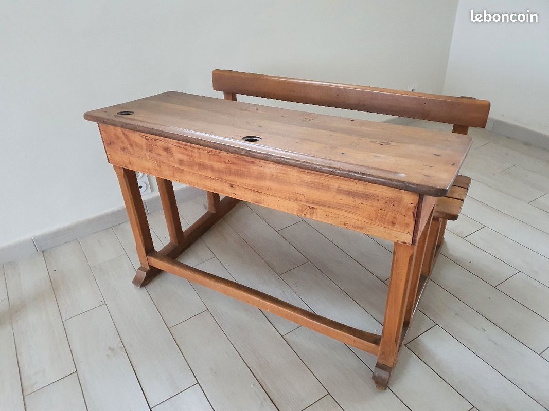 Pupitre en bois (image 1)