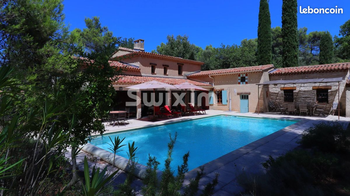 Maison 7 pièces 280 m² · à Ménerbes · 280 m² · 740 000 €