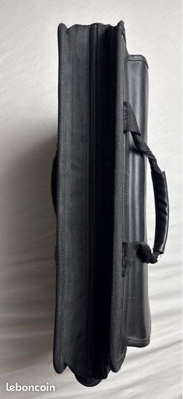 Sacoche Targus SafePORT pour PC portable 15 à 17 pouces – noire (WW80003) (image 2)
