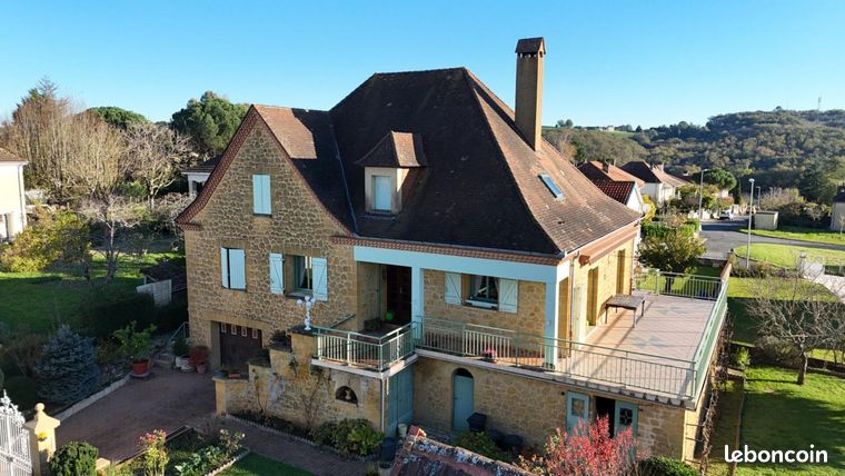 Maison 9 pièces 260 m²