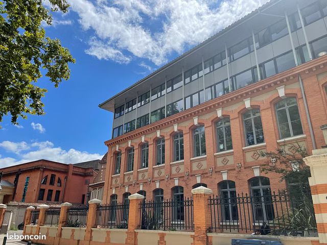 Parking 80 m² · à Toulouse · 80 m² · 1 597 €/mois