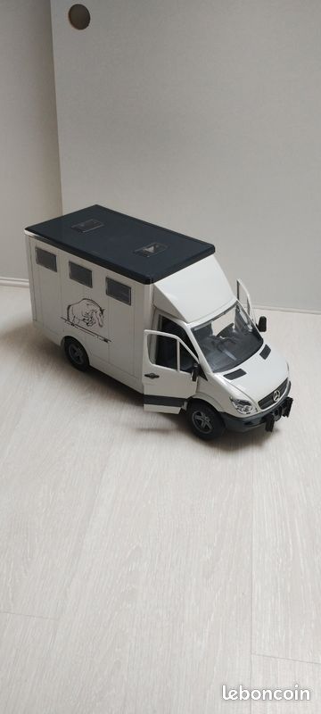 Van pour chevaux avec un cheval (image 2)