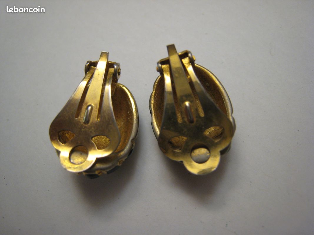 Boucles d'oreilles clip vintage en métal doré avec perle