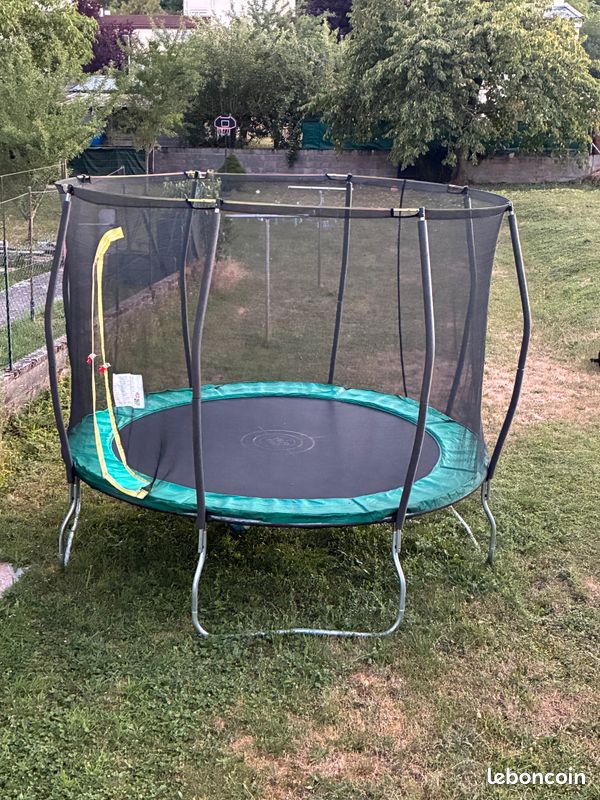 Trampoline (image 1)
