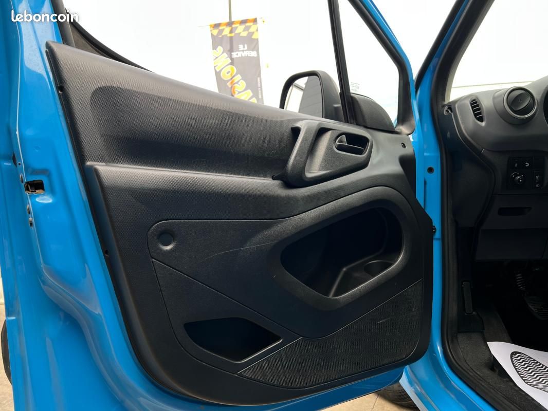 Peugeot Partner FOURGON STANDARD 1.6 BLUEHDI 75 BVM5 PRO / CLIM ECRAN BLUETOOTH ATTELAGE ... (image 10)