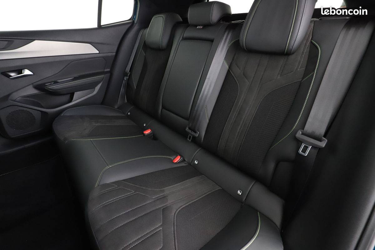 Peugeot 408 1.6 PHEV First Edition e-EAT8 225 ch (image 8)
