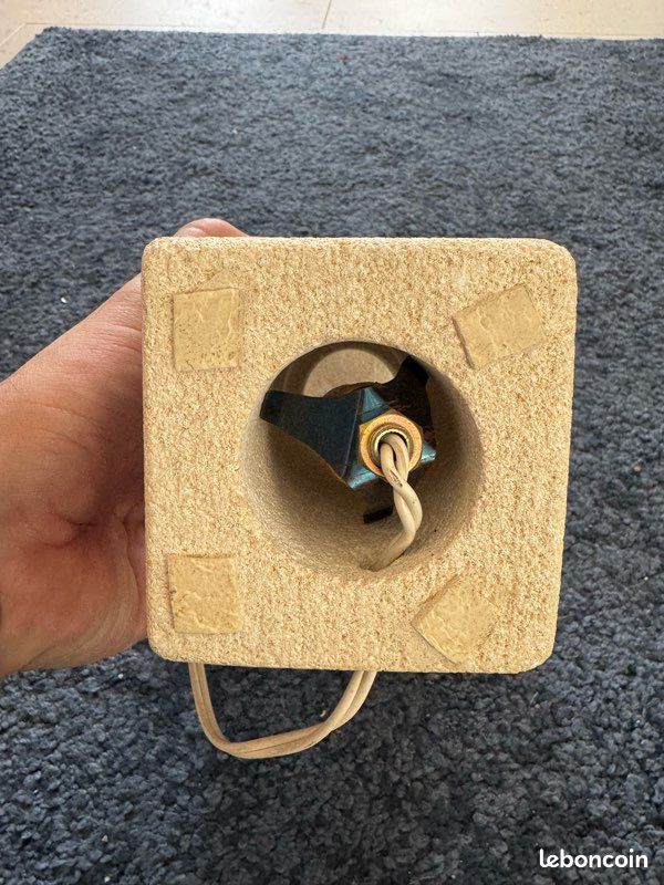 Lampe brutaliste en pierre reconstituée – attribuée à Albert Tormos (années 70) (image 4)