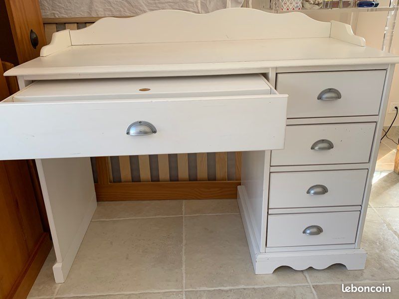 Bureau en bois blanc avec tiroirs (image 1)