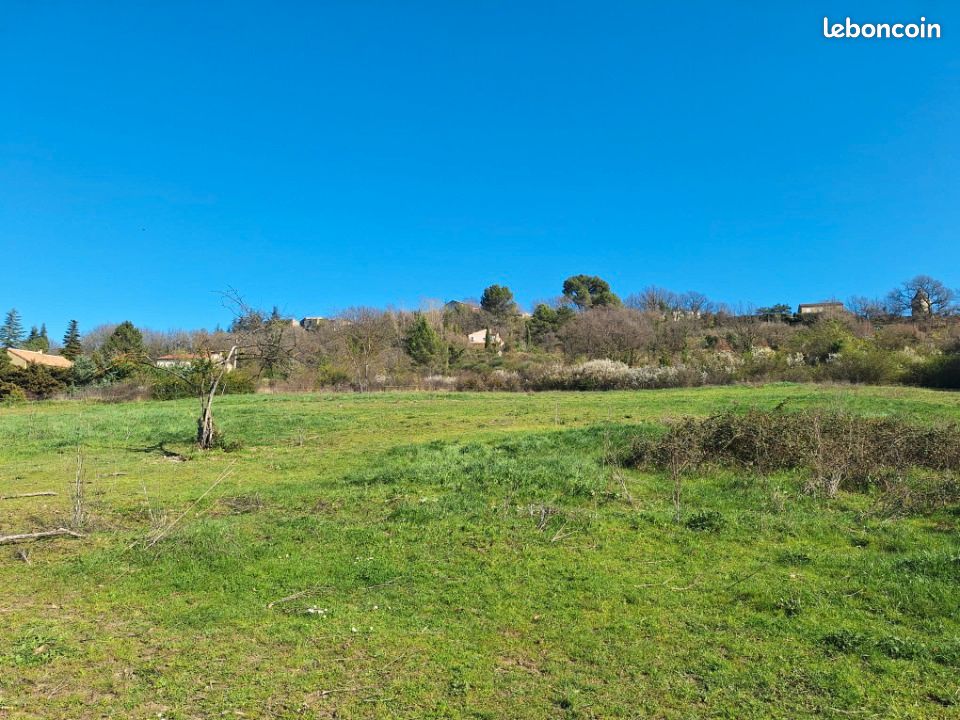 Terrain 851 m² Pierrevert · 160 000 €