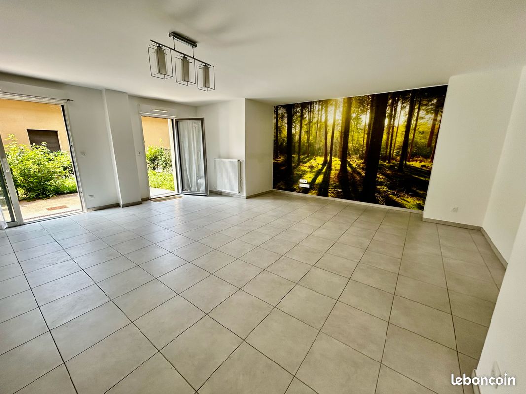 Appartement 4 pièces 106 m² · à Porte des Pierres Dorées · 106 m² · 270 000 €