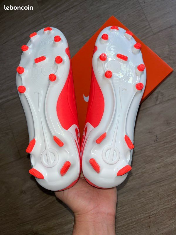 Crampons Nike Tiempo Legend 10 Club Sport Plein air