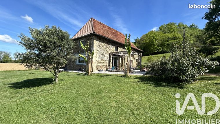 Maison 6 pièces 242 m²