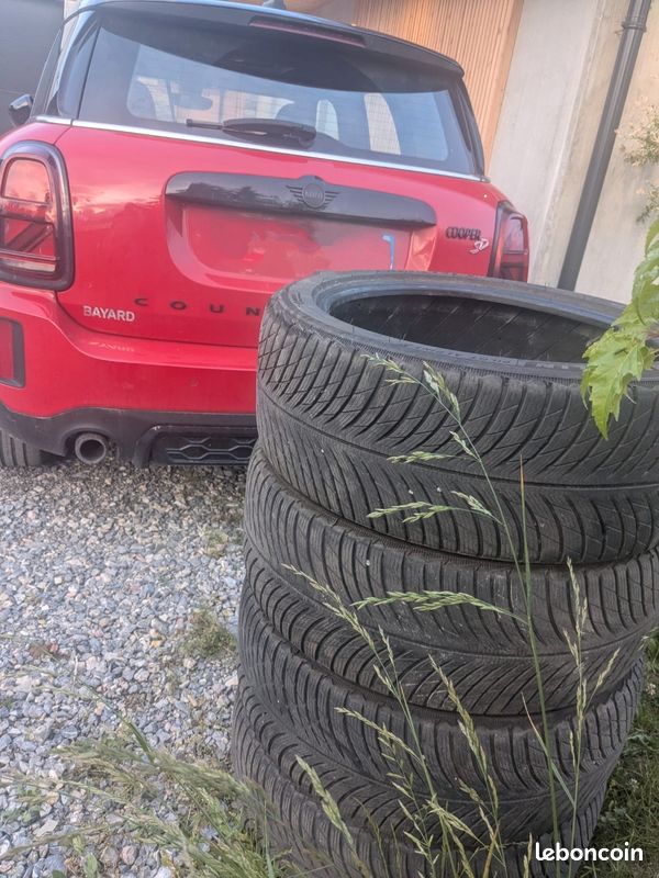 Pneus Neige 225 45 R19 MICHELIN (image 1)