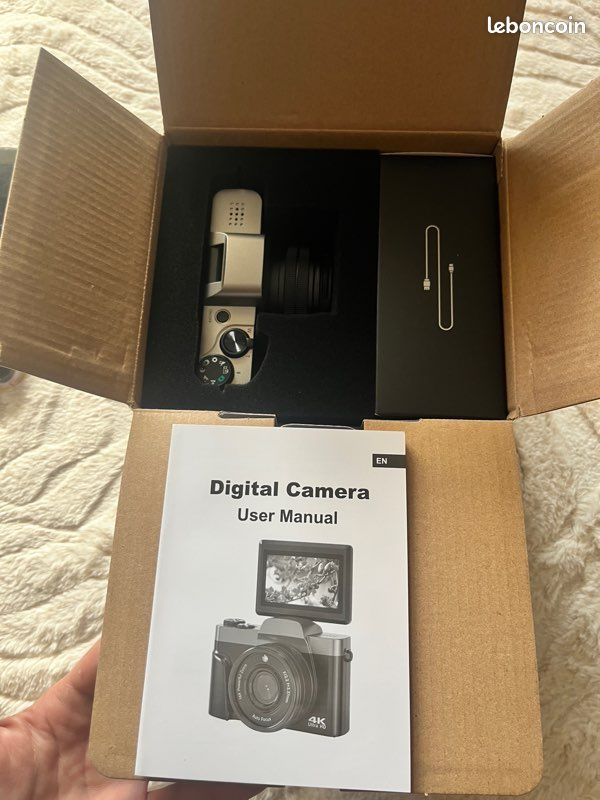 Appareil Photo Numérique 4K 64MP Avec WiFi Et Écran Pivotant - Pour Débutants, Vlog, YouTube, Avec 2 Batteries Et Carte 32 Go