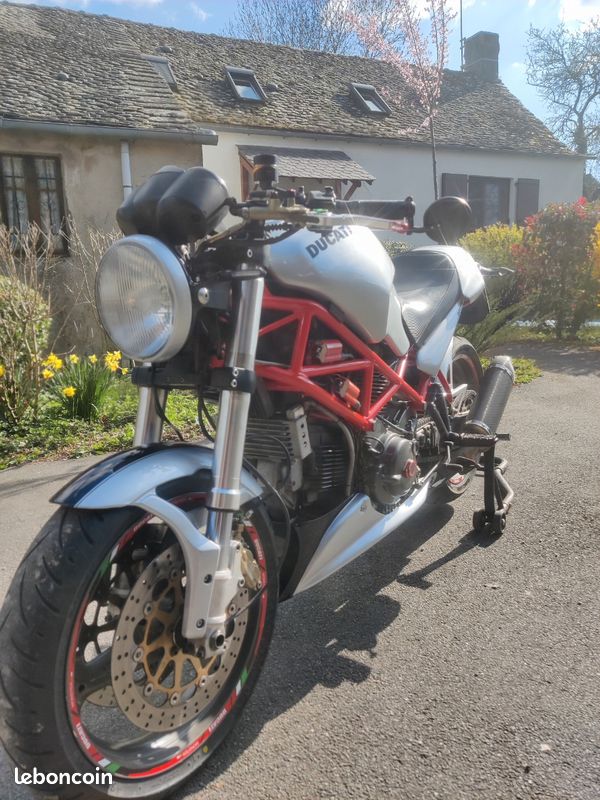 Ducati Monster 900 (image 2)