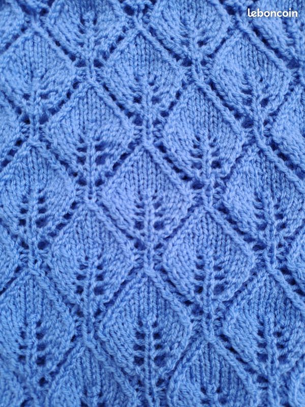 Châle triangle tricoté à la main modèle feuille1 (image 10)