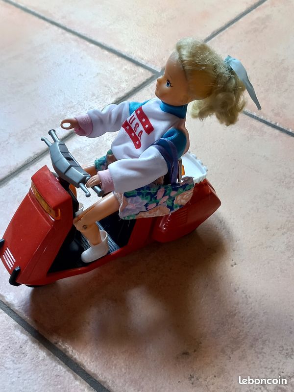 Scooter barbie année 1990 poupée livrée avec (image 4)