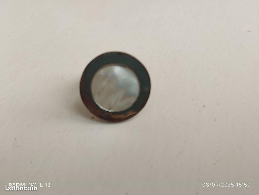 Jolie bague avec incrustation blanche (image 3)