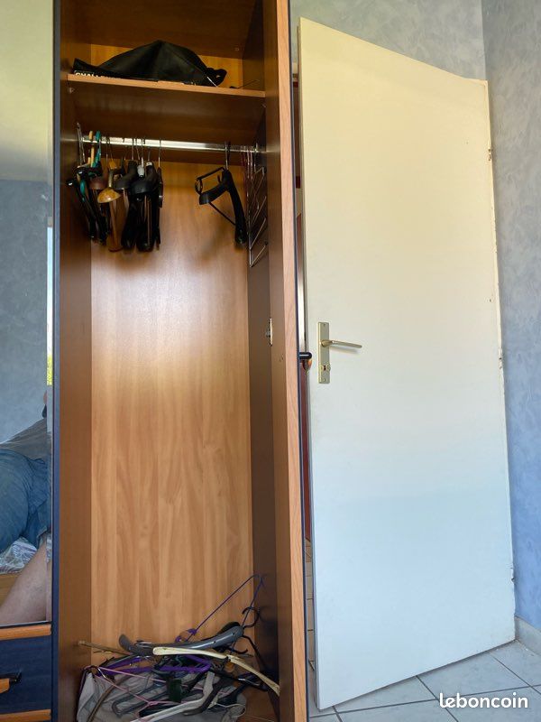 Armoire en bois avec miroir (image 3)