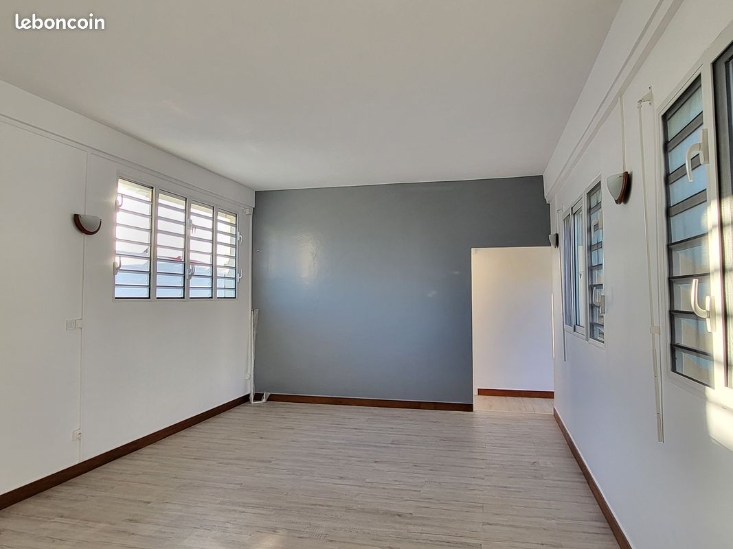 Appartement 2 pièces 58 m² · à Basse-Terre · 58 m² · 960 €