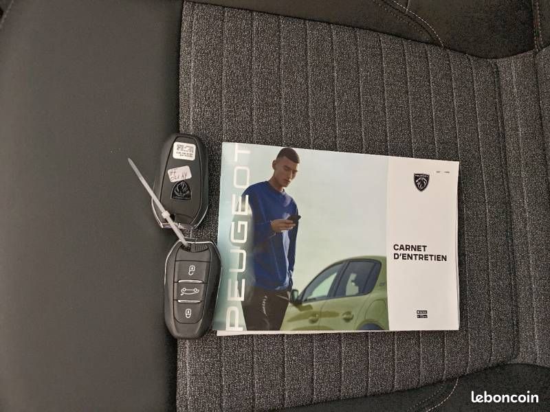 Peugeot 5008 Hybrid 145 ch e-DCS6 Allure (image 13)