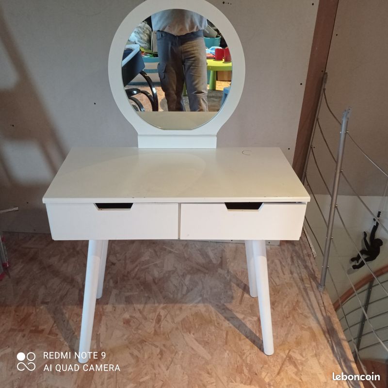 Vend coiffeuse blanche avec miroir et tiroir (image 1)