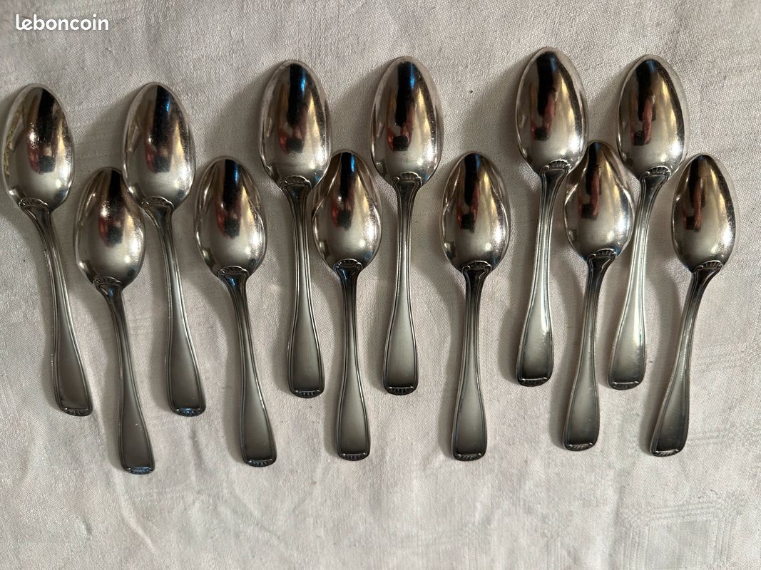 Coffret de 12 cuillères à café en métal argenté modèle Filet