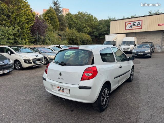 RENAULT CLIO III 1.5 DCI 70 cv Commerciale 2 Places (image 2)