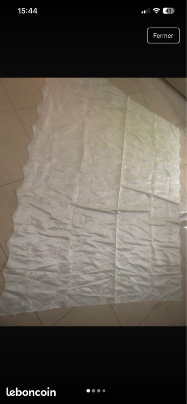 Chute de tissus avec strass (image 1)