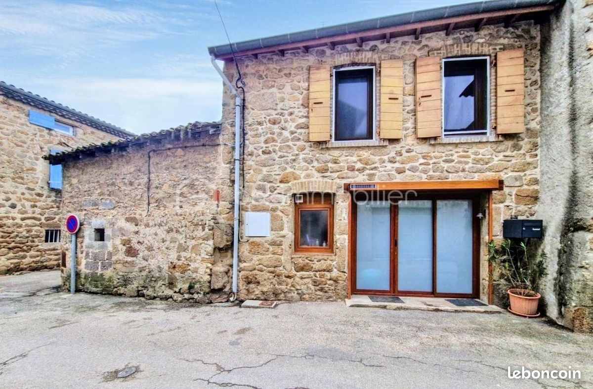 Maison 6 pièces 112 m² · à Quintenas · 112 m² · 850 €