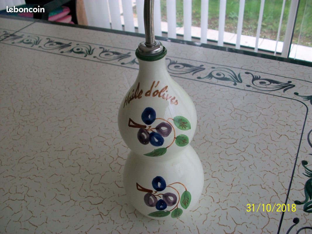 Bouteille d'Huile en Poterie (image 1)