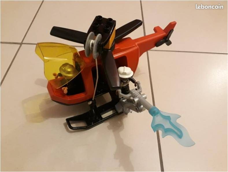 Jeu | LEGO hélicoptère et ses accessoires (image 1)