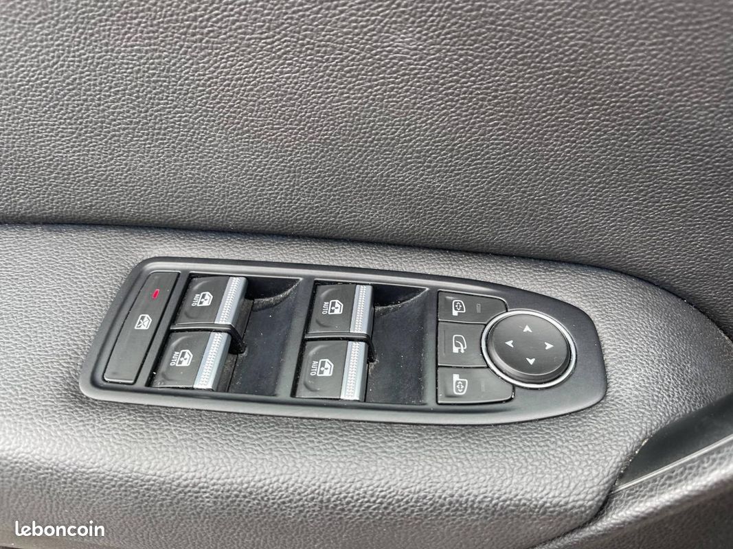 Renault Captur 1.3 TCe 140ch FAP Intens -21 (image 24)