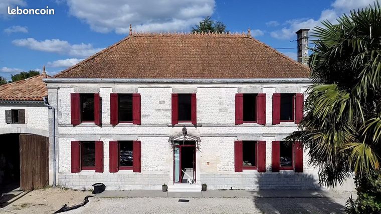 Immeuble 439 m² Saint-Martial-sur-Né