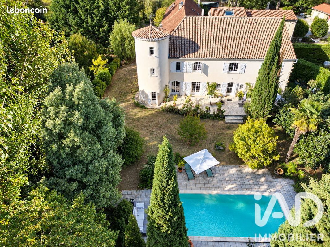 Maison 7 pièces 284 m² · à Vaux · 284 m² · 595 000 €