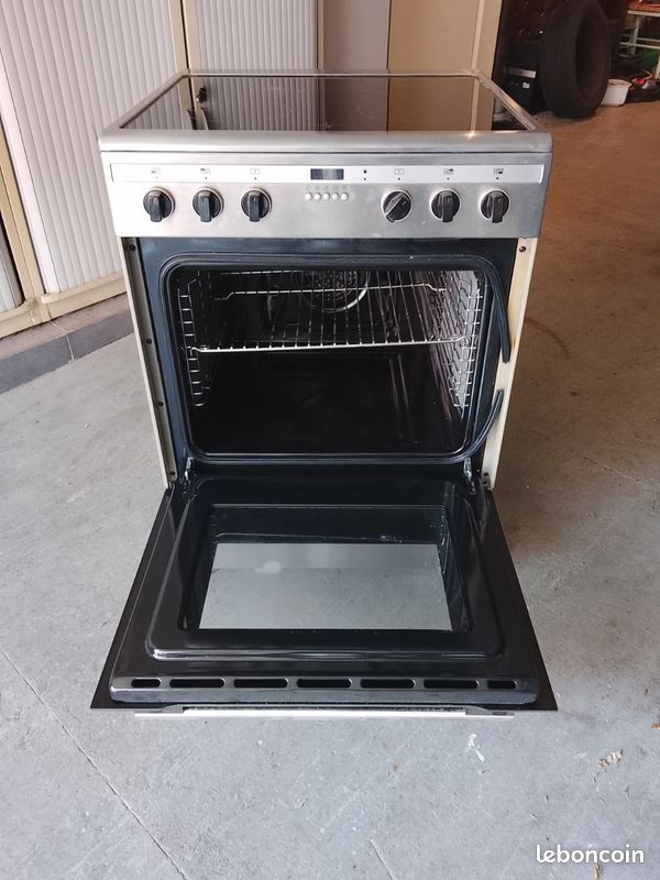 Gazinière Proline P601IMCIXT neuf

Largeur 60 cm Table de cuisson induction
4 foyers jusqu'à 2000 W Puissance totale 3000 Watts
Capacité du four 70L Nettoyage catalyse
Four cuisson par air brassé (image 1)