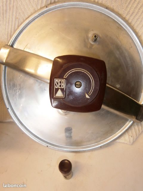 Cocotte minute SEB 26 cm de diamètre 8 litres de contenance (image 7)