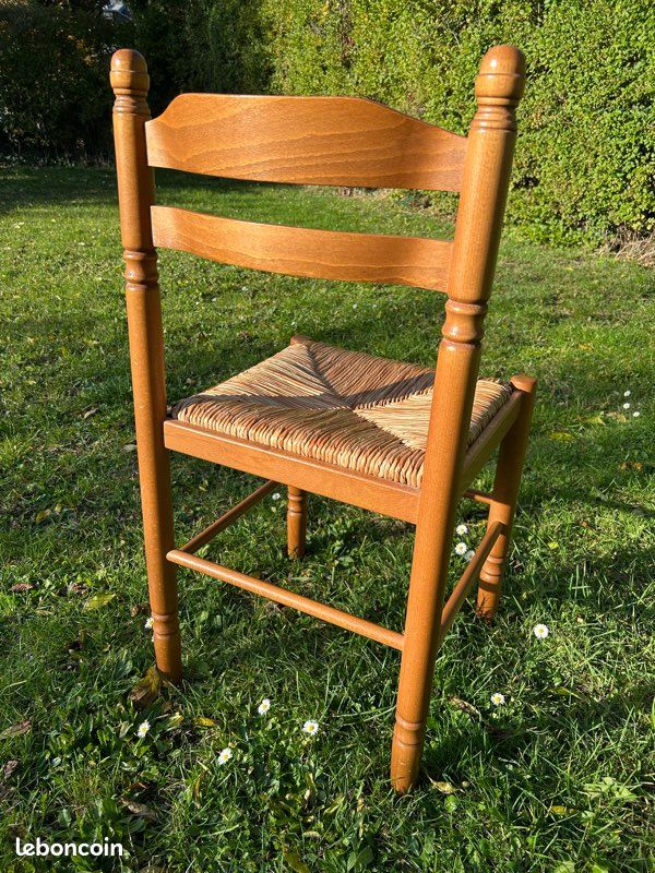 Chaise en bois et paille robuste (image 2)