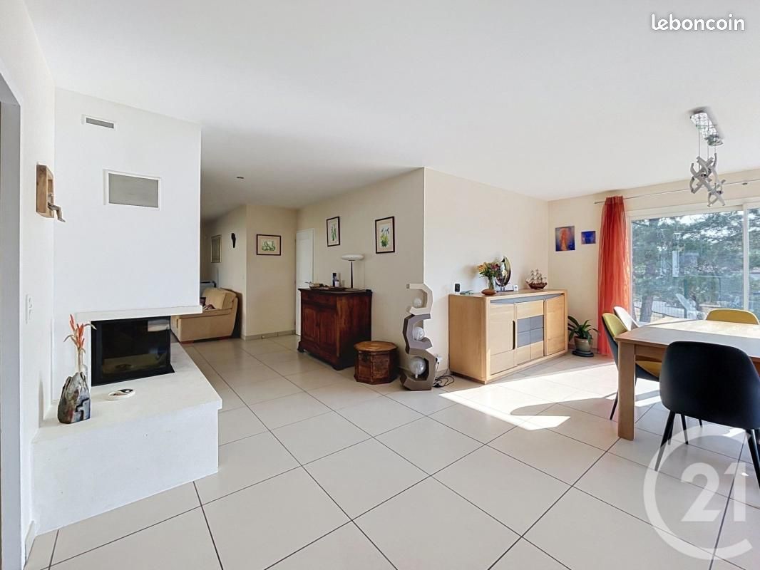 Maison 6 pièces 195 m² · à Pérignat-lès-Sarliève · 195 m² · 599 900 €