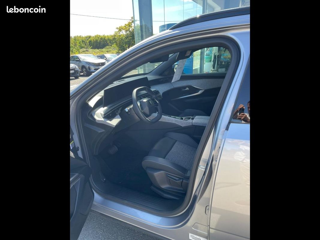 Peugeot 5008 Hybrid 145ch Allure e-DCS6 (image 18)