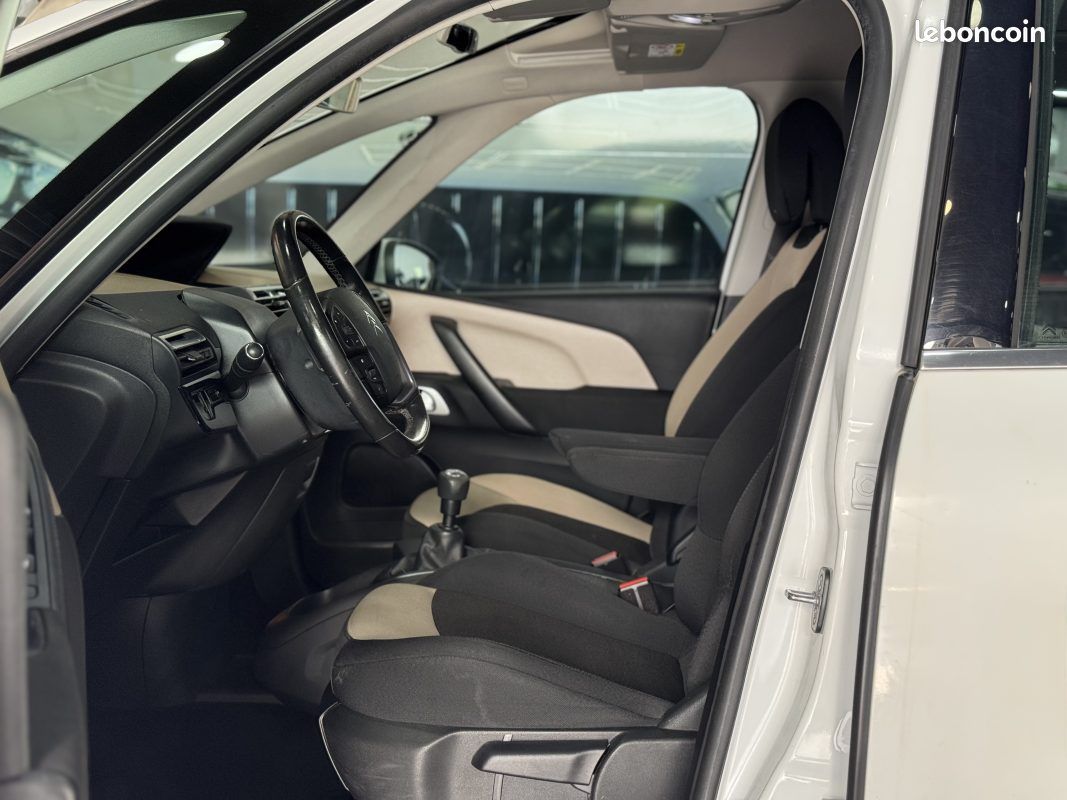 Citroen c4 e-hdi 115ch attraction 2014 (image 8)