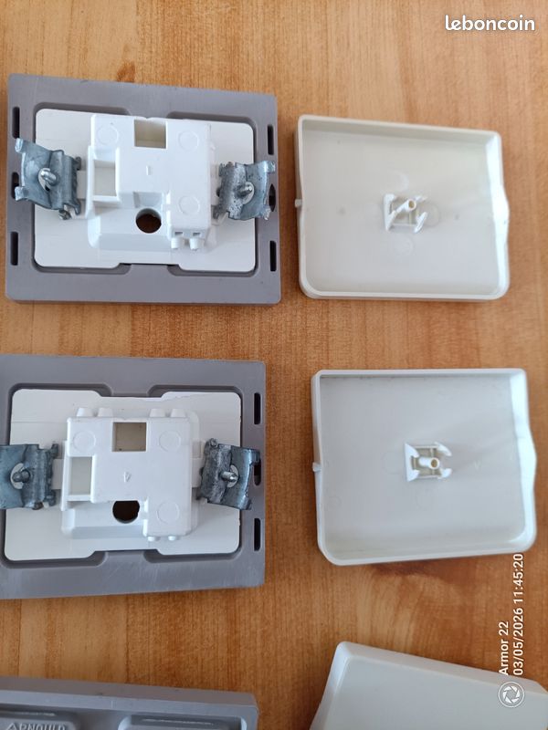 Interrupteur Arnould 1001 Simple Blanc/gris – Modèle D’occasion Fonctionnel