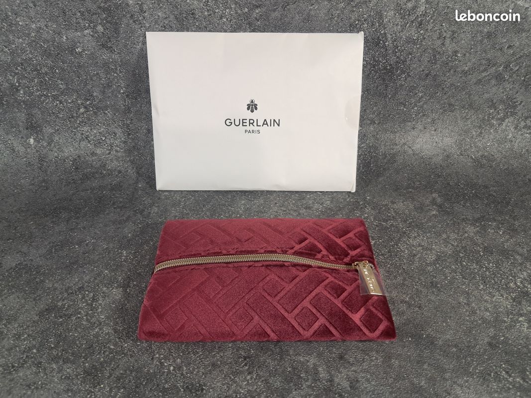 Q2 013 – GUERLAIN – petite trousse automne rouge (image 1)