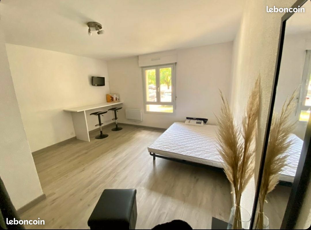 Studio 1 pièce 24 m² - Niort 79000 (image principale 0)