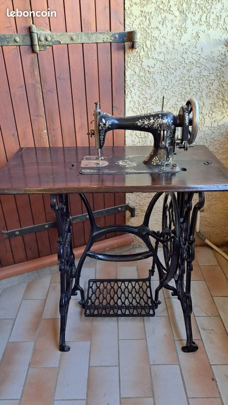 Machine à coudre ancienne (image 1)