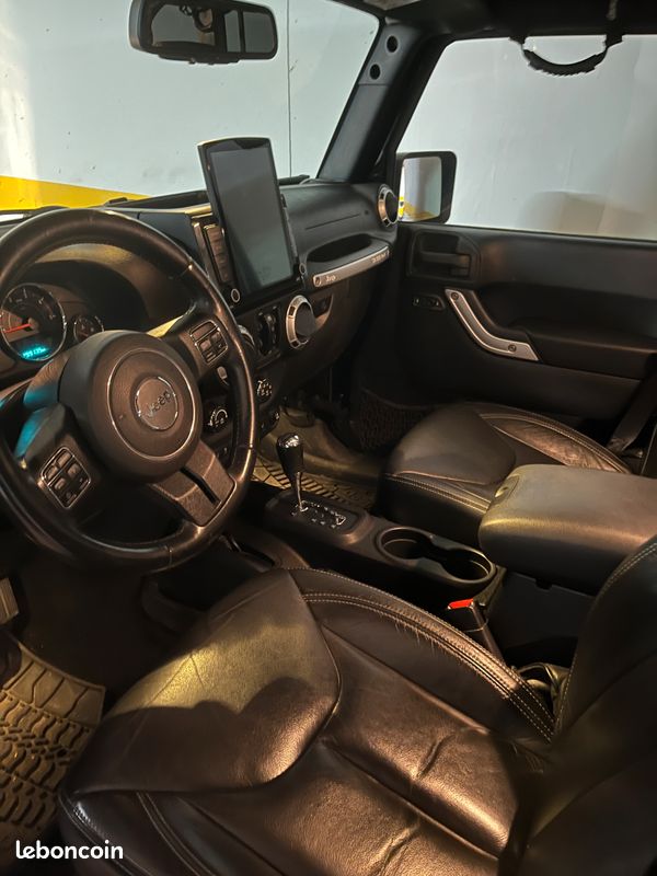 Jeep wrangler sahara 2.8 crd 200 cv boite automatique (image 5)