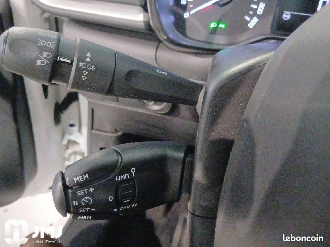 CITROEN C3 PureTech 83 S&S BVM5 Feel Business (image 18)
